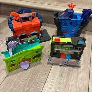 4 Hot Wheels City Playsets
